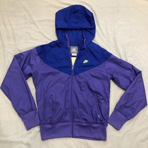 Women’s Nike Hooded Windbreaker Jacket Medium
